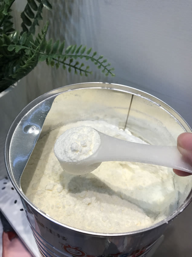添加比菲多菌與檸檬酸，原裝原罐來自法國的金愛斯佳幼兒成長牛奶粉