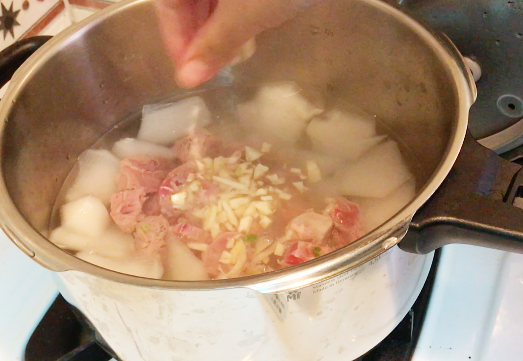 [食補副食品/感冒/消化] 三步驟好簡單的韓式牛肉蘿蔔湯
