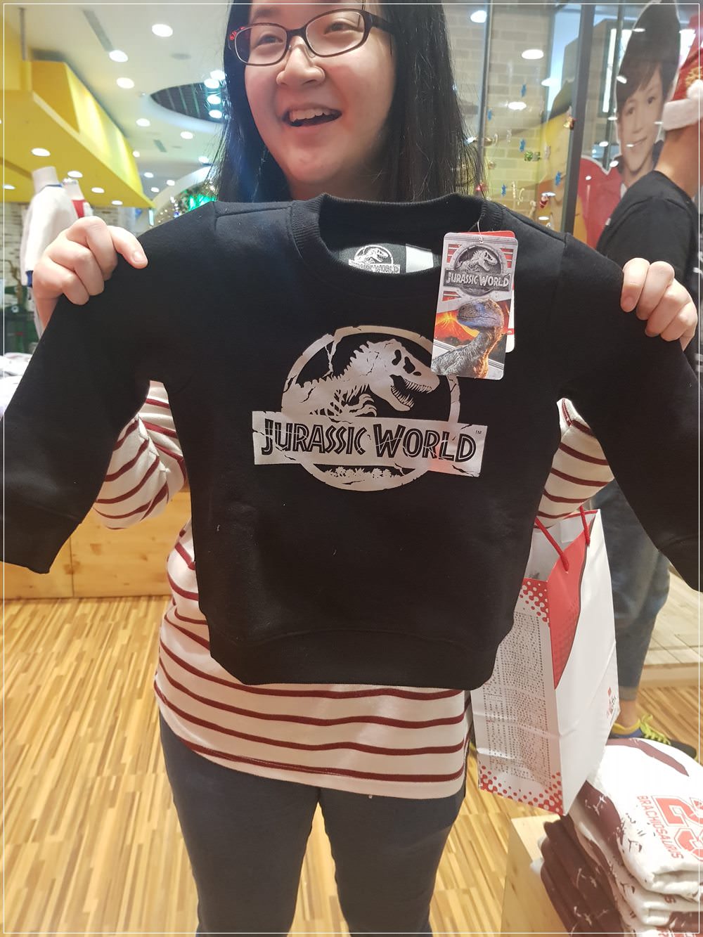 在拍手買了侏羅紀公園的恐龍童裝，一件250元超划算