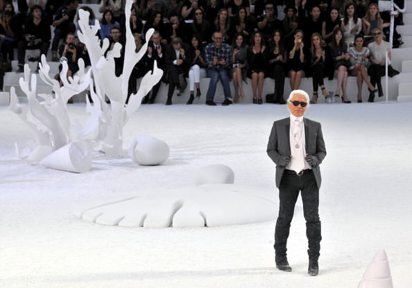 香奈兒老佛爺Karl Lagerfeld卡爾·拉格斐過世了，趕緊來回顧他的傳世作品吧