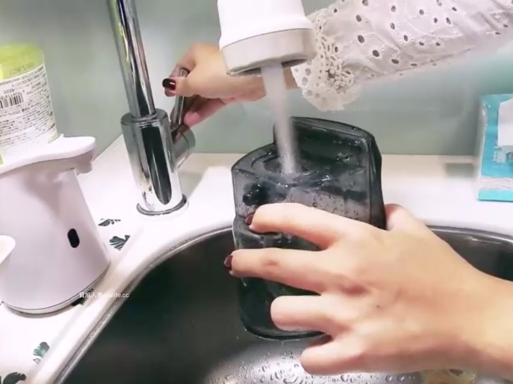 百貨專櫃｜HIZERO龍捲風智慧潔地機使用評價｜懶人使用智慧家電，掃、拖、乾一次完成，還可以吸珍珠奶茶