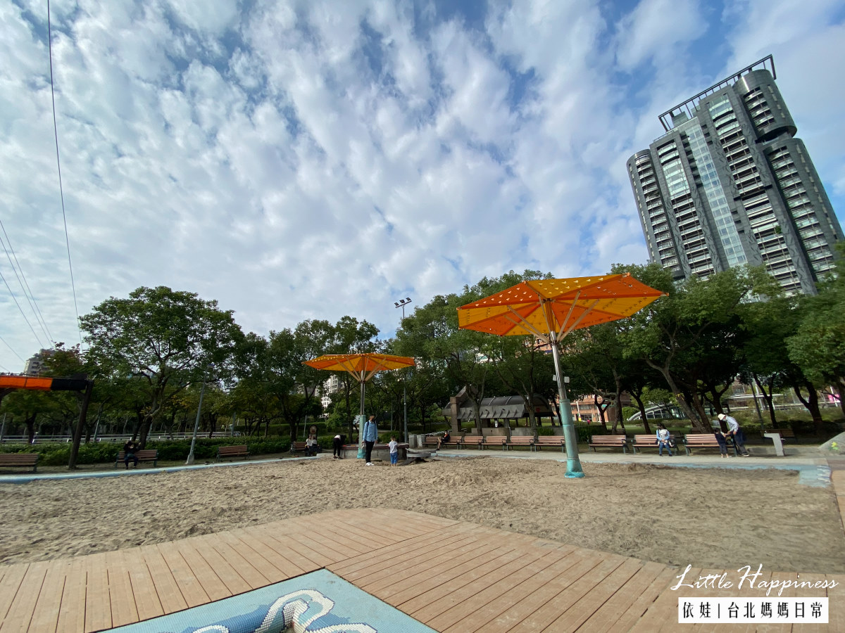 【台北特色公園】大安森林公園兒童遊戲場、恐龍沙坑超好玩！分享停車/附近景點/美食