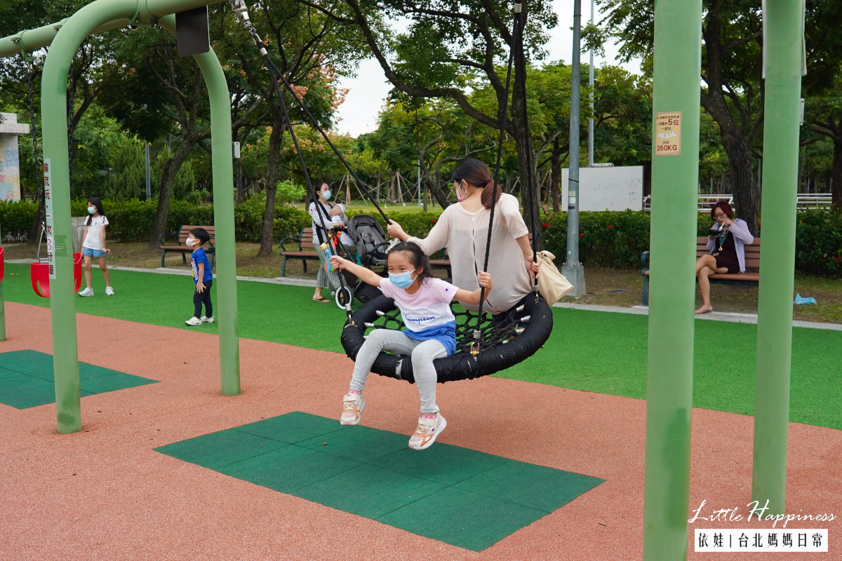 【台北特色公園】大安森林公園兒童遊戲場、恐龍沙坑超好玩！分享停車/附近景點/美食