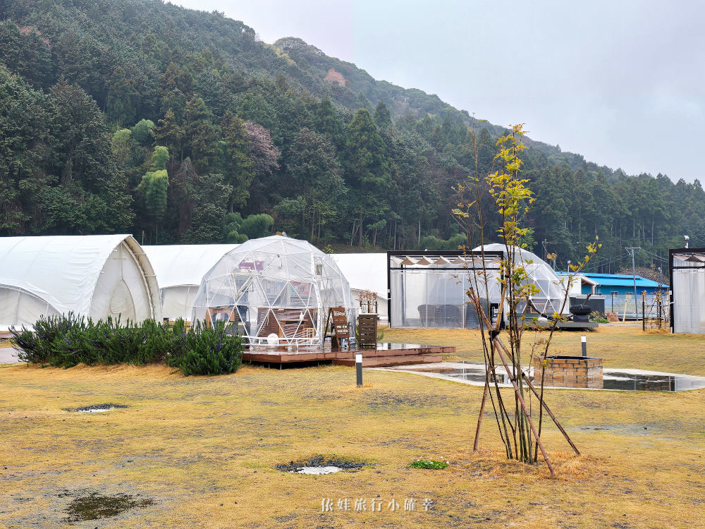 日本靜岡豪華露營，「Glamping & Port 結(Yui) 」湯日小學校改建的豪華露營區，校長室變成大浴池，各科目變成體驗活動