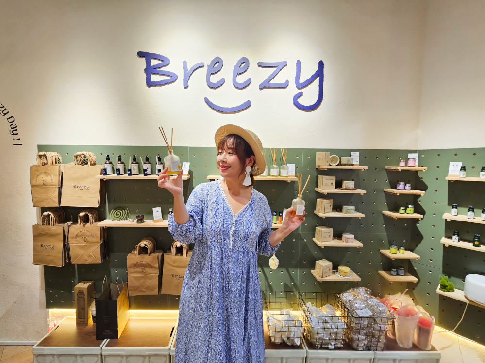 泰國曼谷必買伴手禮推薦，在地設計師香氛品牌「Breezy 」文青青草膏、大象塔香、大豆蠟燭、擴香，位於Terminal 21
