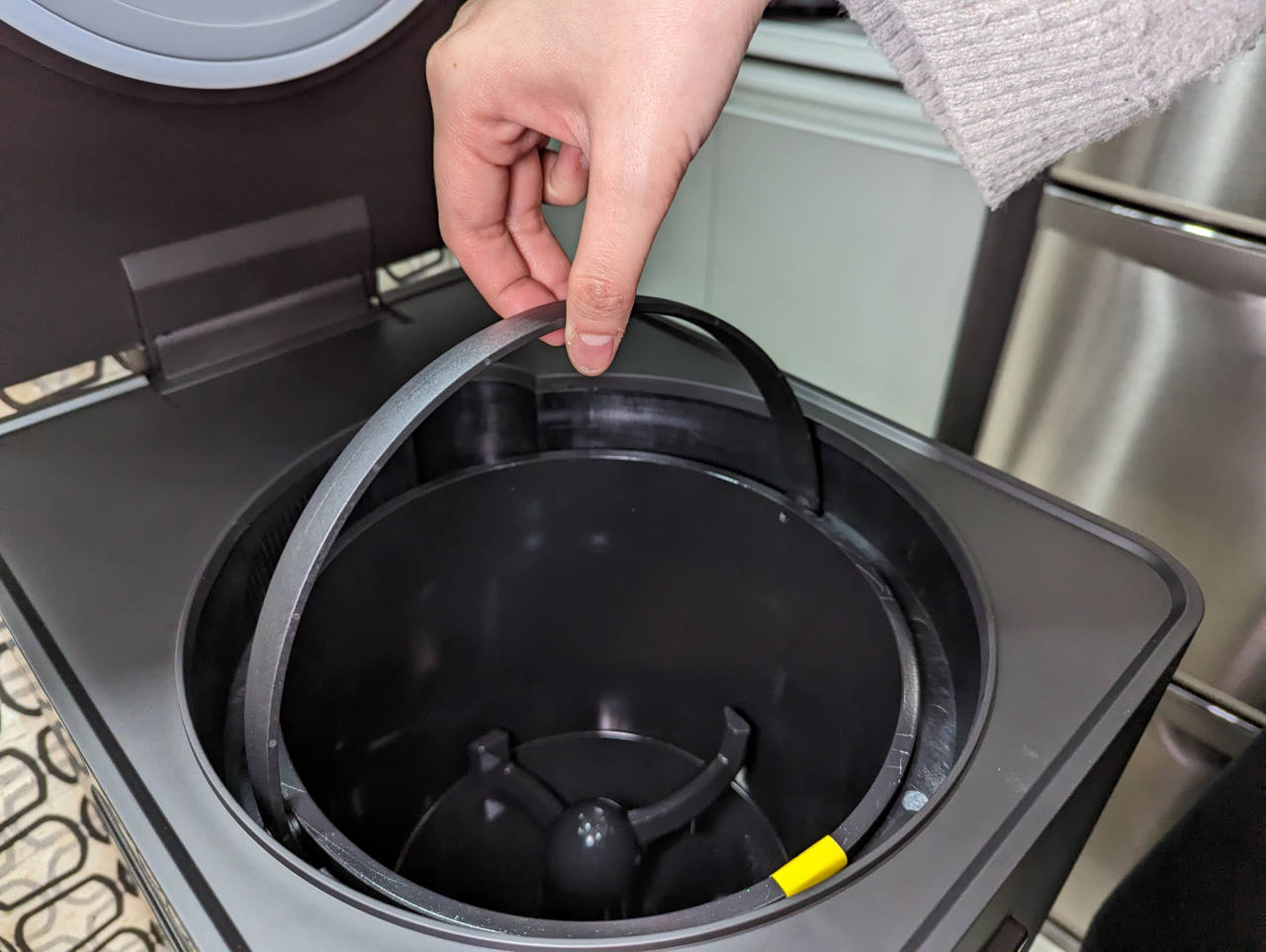 「GPLUS 廚餘達人」家用廚餘乾燥機開箱心得，一鍵處理乾燥研磨減少90%廚餘體積，還有懶人自動清洗功能，分享挑選廚餘處理機優點、缺點、後悔重點大整理(GP-KW01)