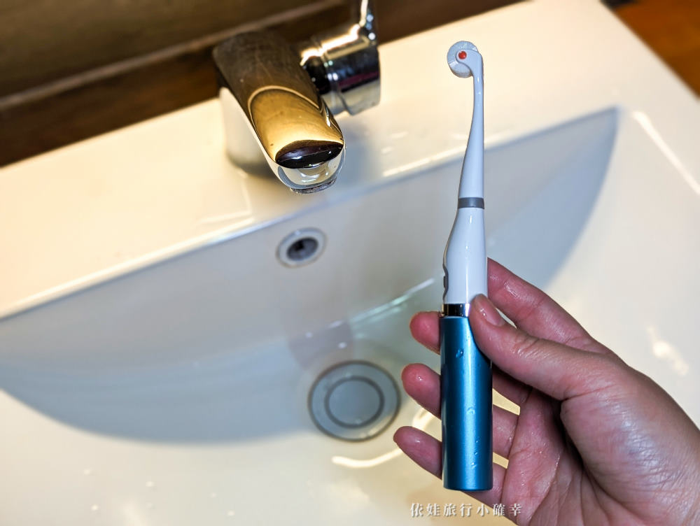 KURUN咕嚕滾輪牙刷評價，日本牙醫師推薦給牙縫小、臼齒容易蛀牙的兒童使用，高出傳統牙刷20倍的刷毛，新推出電動牙刷高達每分鐘 22,000 次音波震動
