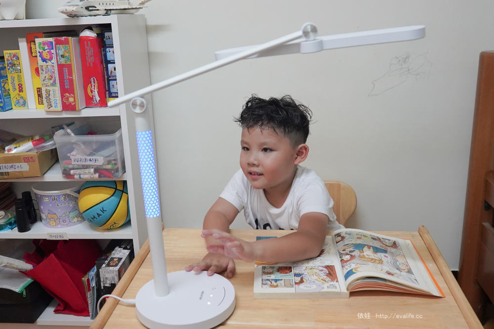 喜光SYLSTAR LED全光譜護眼檯燈－樂芙白評價，眼科診所推薦兒童專用抑制藍光，呵護愛看書、寫功課的孩子
