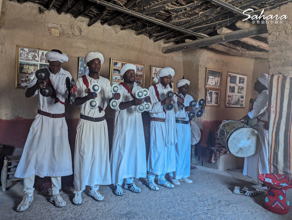 摩洛哥撒哈拉沙漠一日旅遊團，騎駱駝、飆沙、找化石，到遊牧民族家中喝茶