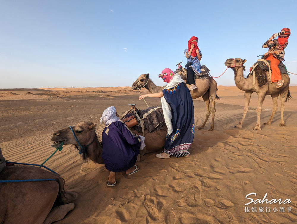 摩洛哥撒哈拉沙漠一日旅遊團，騎駱駝、飆沙、找化石，到遊牧民族家中喝茶