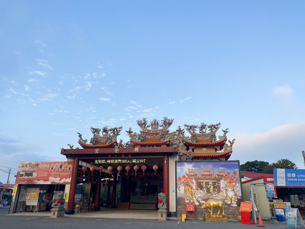 台南北門井仔腳鹽田，現存最古老的瓦盤鹽田，也是台灣最夢幻的日落夕陽景點之一