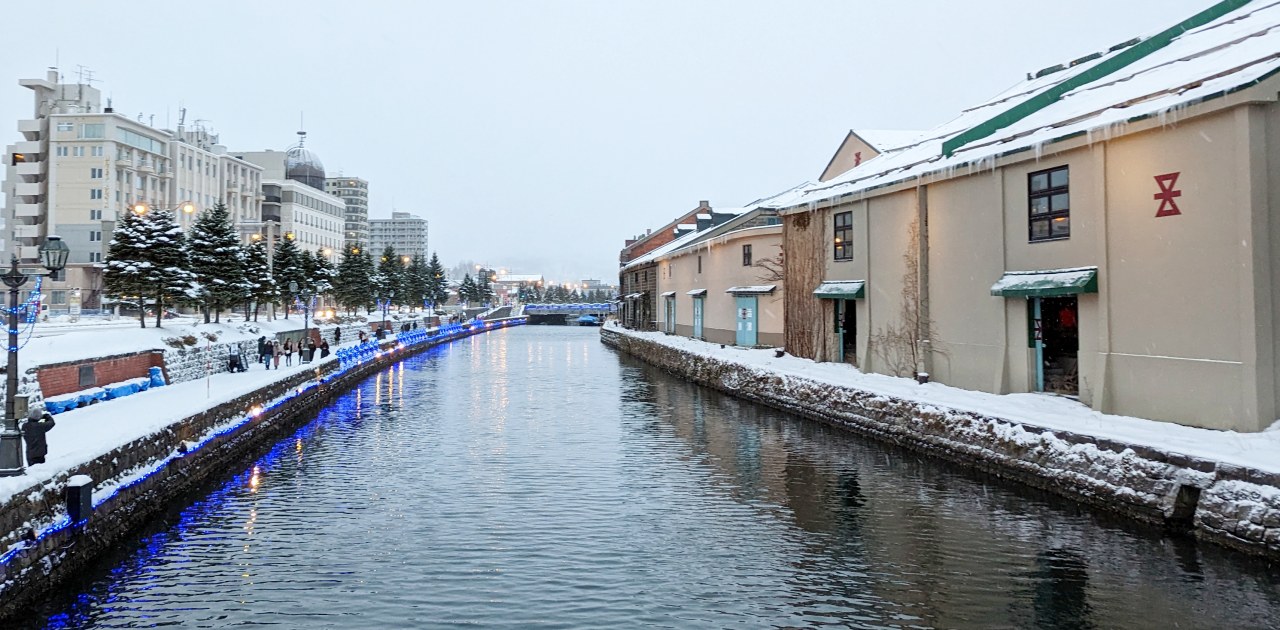 小樽運河一日遊行程，下雪的浪漫點燈，散步堺町通商店街浪漫街道購買精緻伴手禮