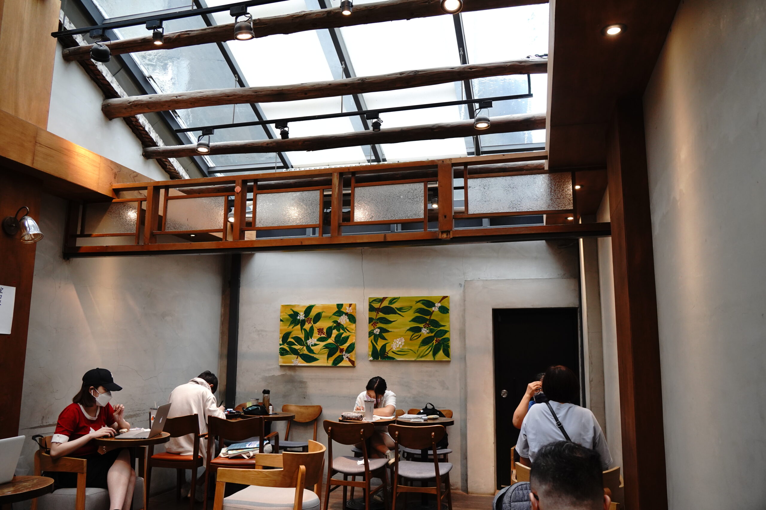 北投路易莎咖啡，在優雅老宅改建咖啡廳，享受銅板價不限時時光