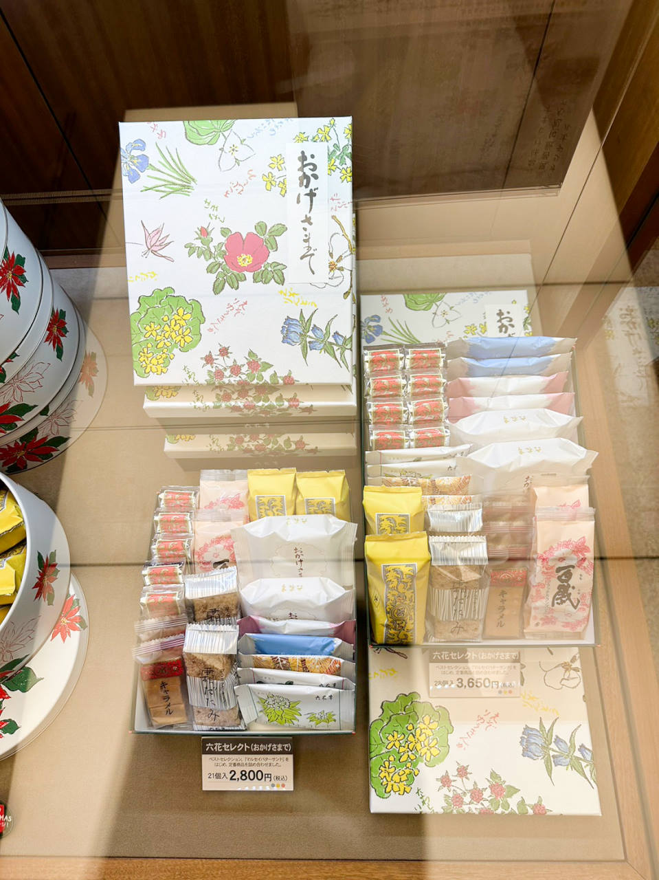 北海道六花亭札幌本店，必買四大天王不可錯過，這間還有喫茶室餐廳吃蛋糕，還有期間限定草莓甜點