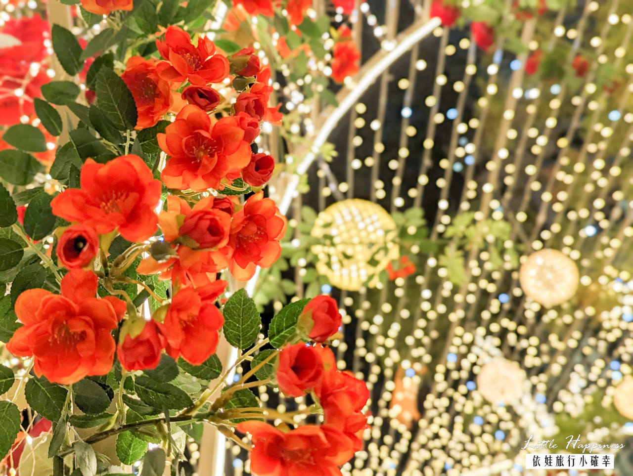 【2022聖誕節】台北101耶誕造景美翻! 搭上華麗南瓜馬車，漫步歐式古堡玫瑰花園燈海步道，拍出難忘的打卡照