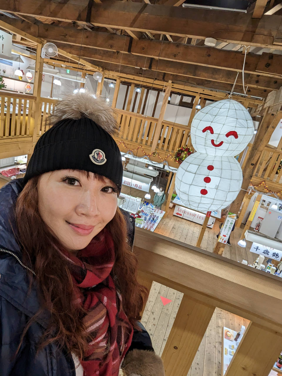 北海道小樽景點，北一硝子三號館HALL百年煤油燈咖啡廳，北一硝子館outlet拍雪人