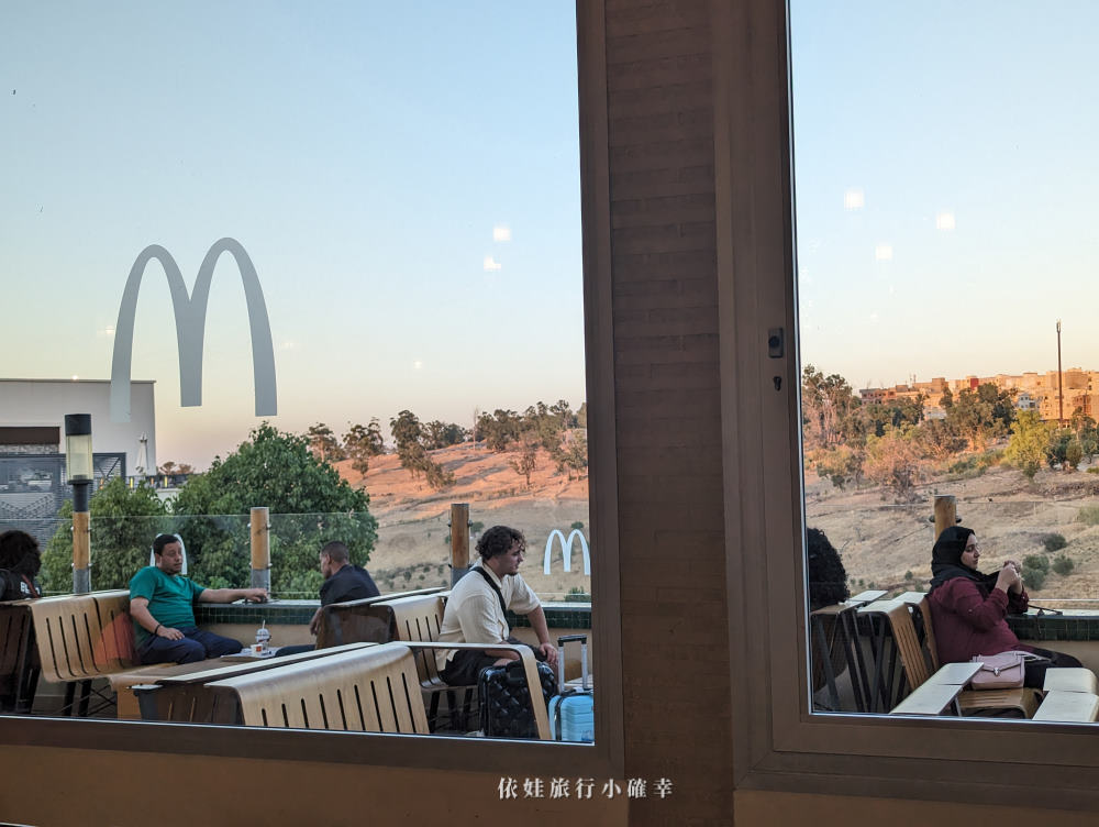 摩洛哥麥當勞，非洲才有的菜單分享，超巨漢堡、辣椒起司炸丸子、快樂兒童餐