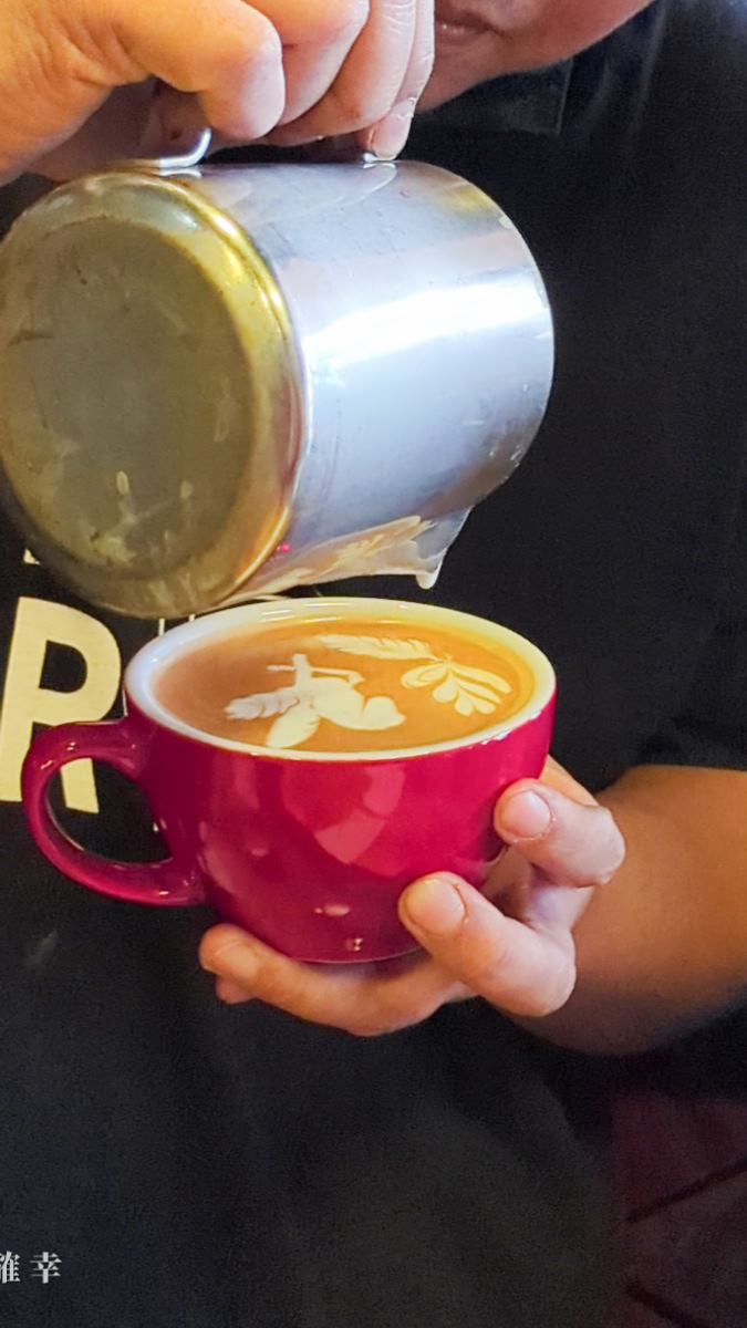 清邁尼曼路咖啡廳推薦Roast8ry Lab，世界拉花冠軍來一杯獨角獸拿鐵吧