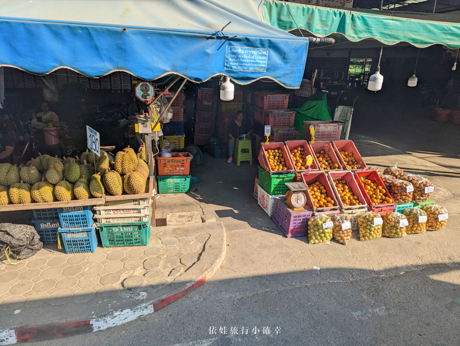 清邁水果街，當地人會逛的水果市場，必買椰子、山竹、酸果、榴槤