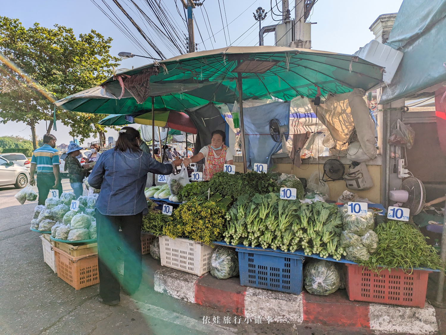 清邁水果街，當地人會逛的水果市場，必買椰子、山竹、酸果、榴槤