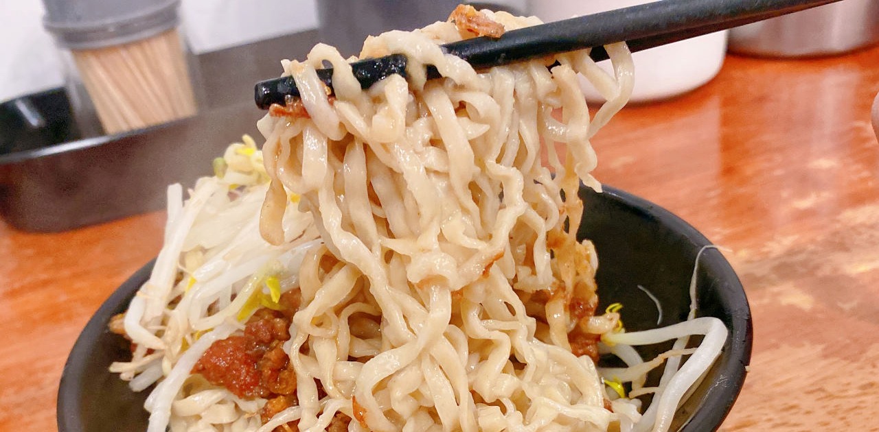 【信義安和美食】KiKi 麵noodle bar外送評價，必點蒼蠅頭拌麵