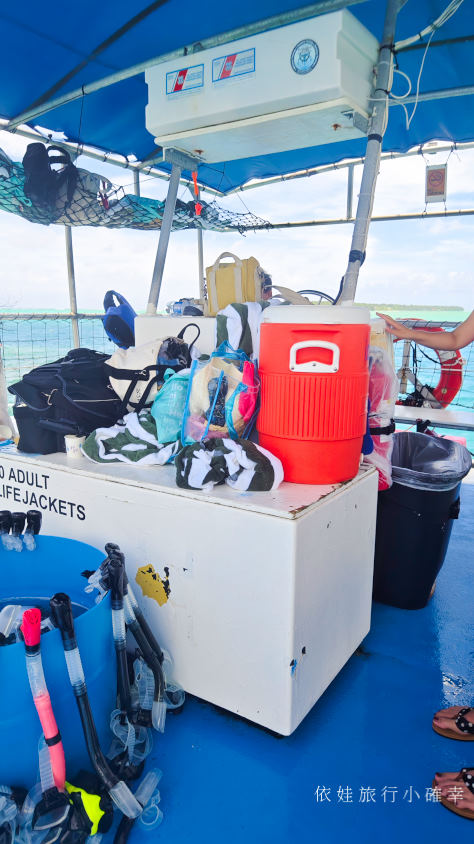 關島比基尼島Bikini Island Club水上活動一日遊，拍海上鞦韆美照、玩浮潛、看海豚，還有刺激的水上摩托車與香蕉船